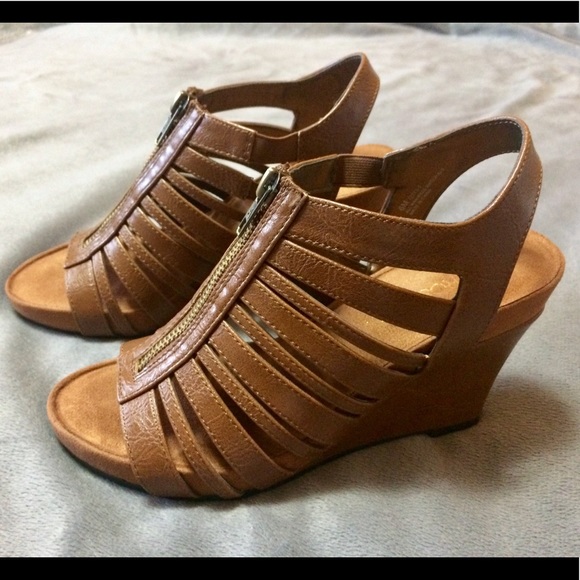 aerosoles plush wedge sandals